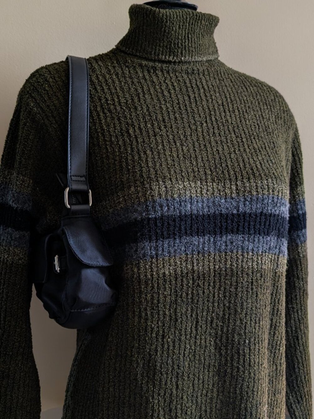 DARK GREEN STRIPED VINTAGE TURTLENECK SWEATER